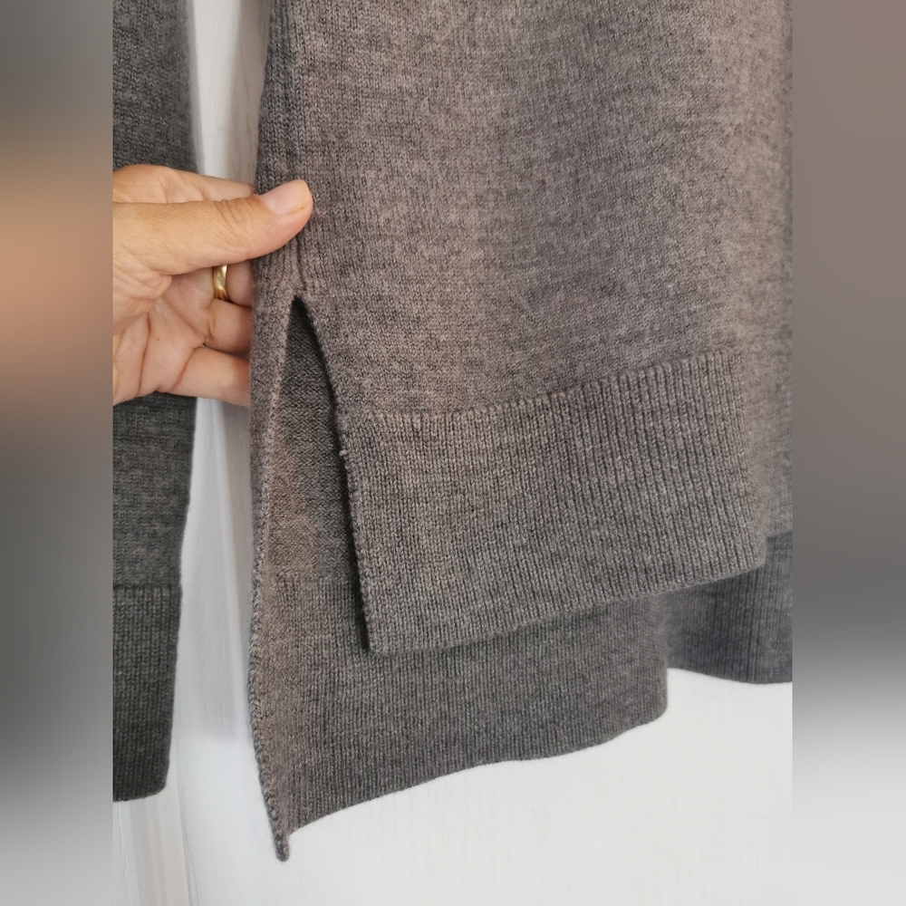 Aritzia Babaton Merino Wool Sweater size XS ptp 19" - Picture 5 of 12